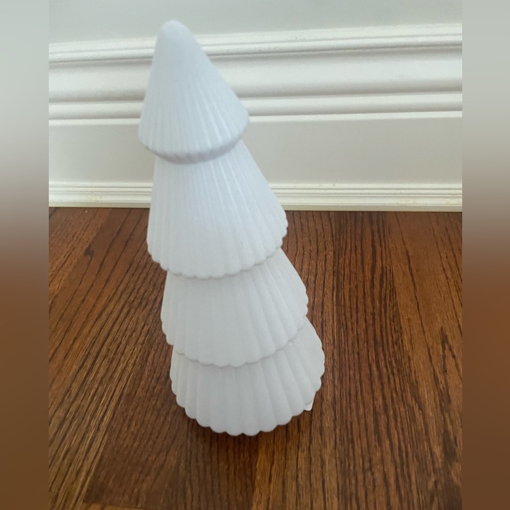 White Tiered Decorative Trees led velvet/glass 10”